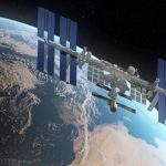 badania mózgu astronautów Astronauta w kosmosie poddawany badaniom mózgu przy użyciu technologii fNIRS
