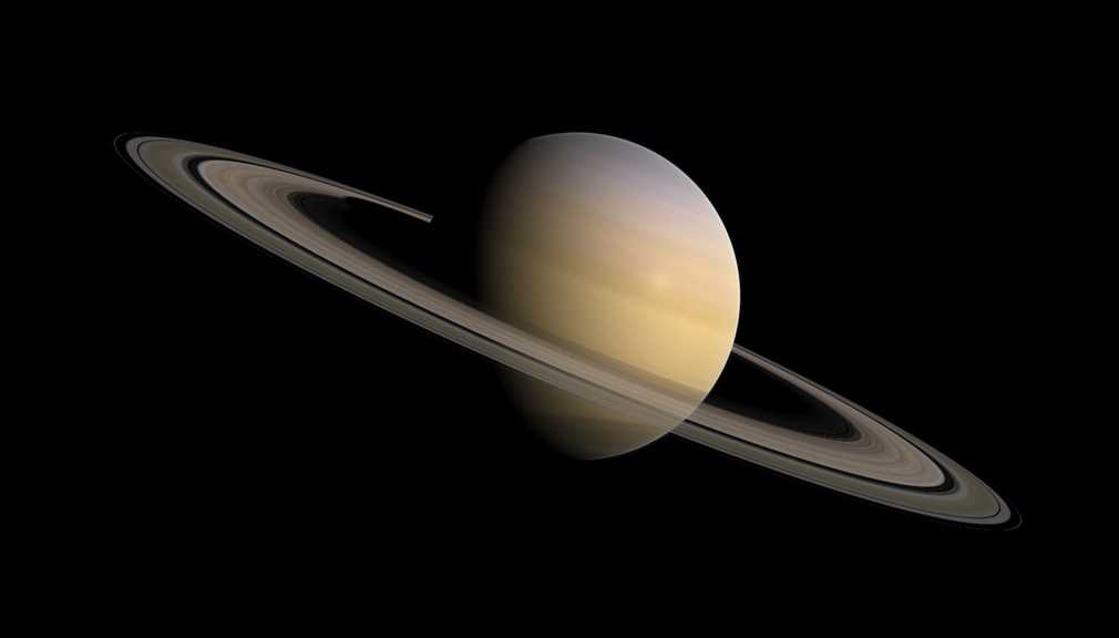 Odkrycie nowych księżyców Saturna - artykuł